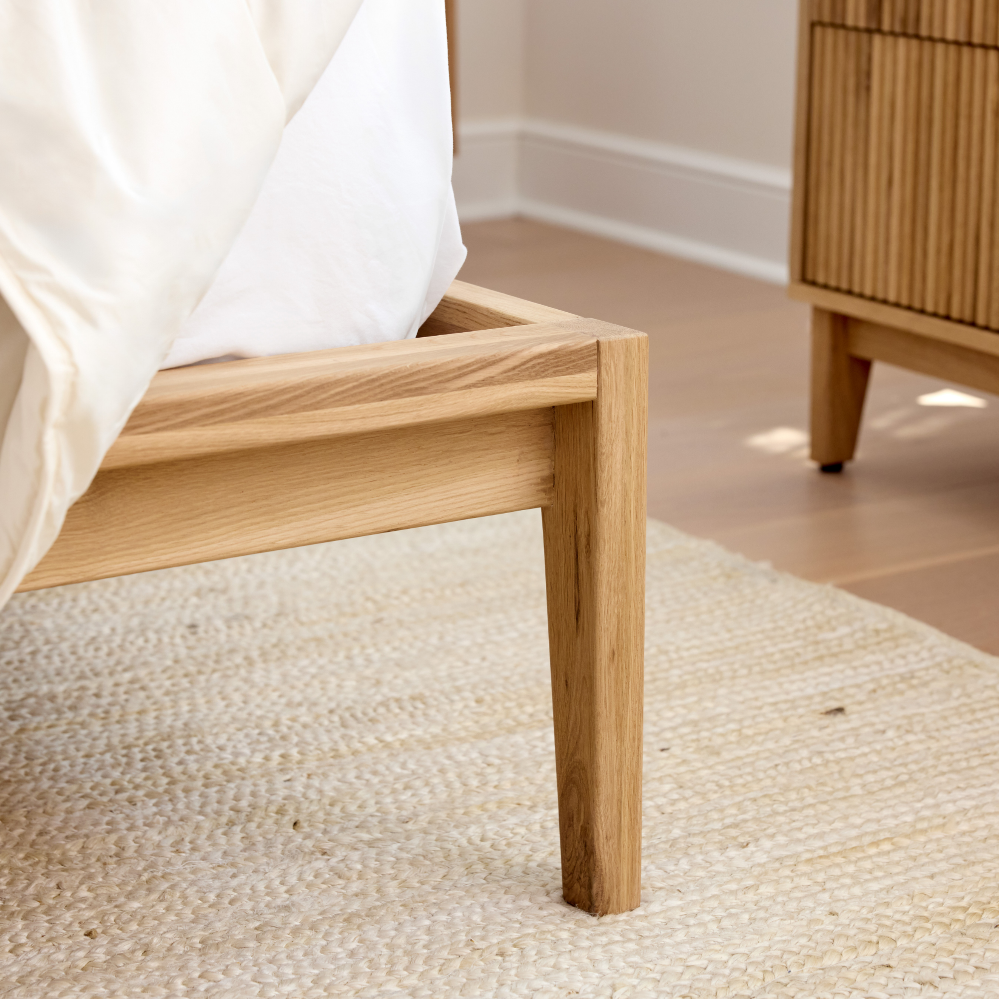 Adelano FSC®-Certified White Oak Bed