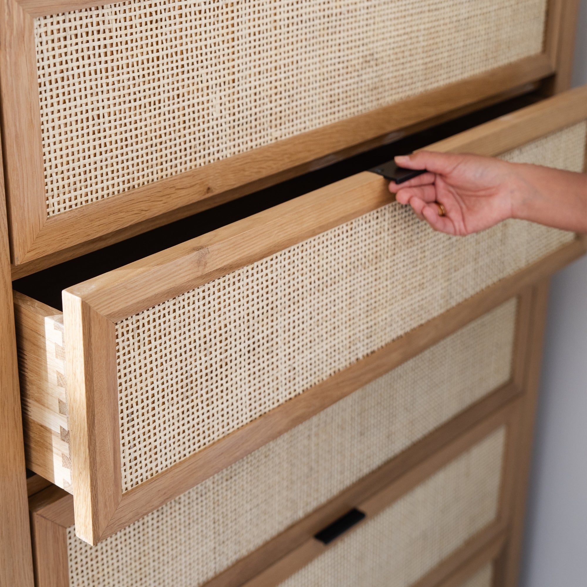 Arienzo FSC®-Certified White Oak Chest of Drawers | Solid Wood