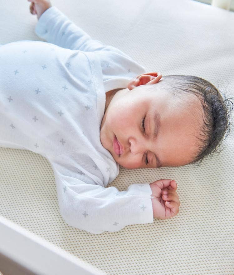 Choosing a Crib Mattress: What is the Difference Between Innerspring & Lightweight?