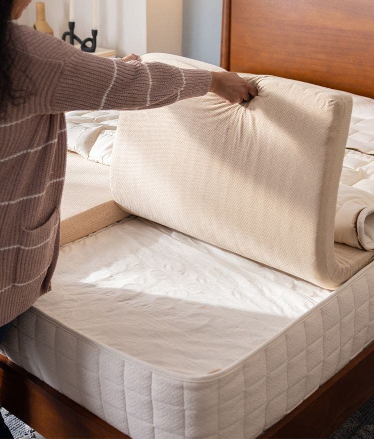 couple holding organic latex layers of their eos pillowtop customizable organic mattress