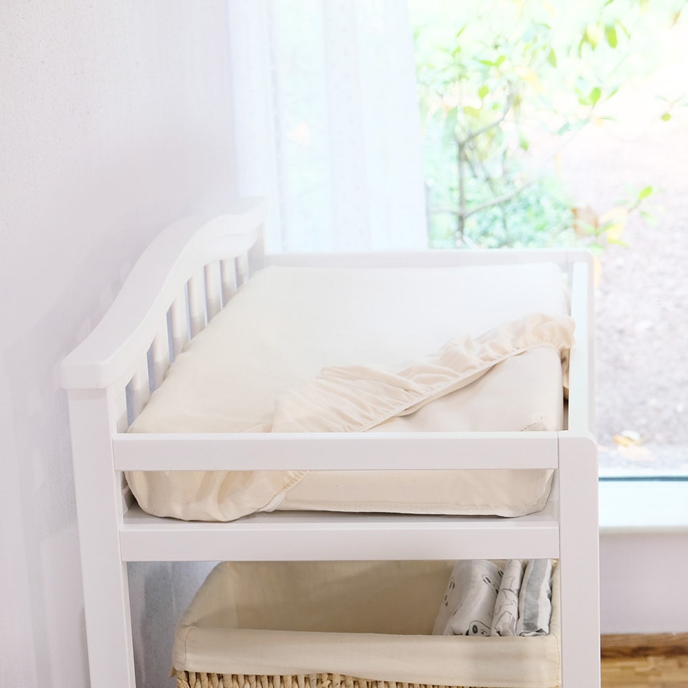 Changing table for cot outlet
