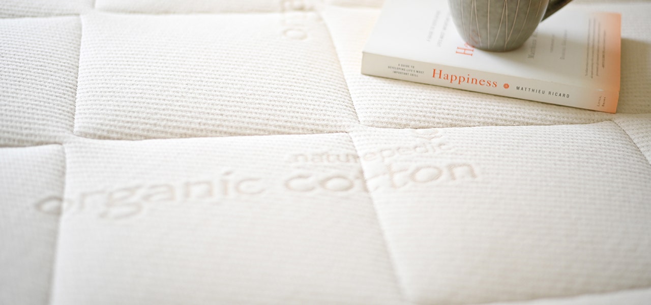 Comfy cotton quilt on the EOS organic mattress