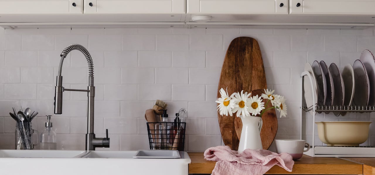 A clean and tidy kitchen sink and countertop