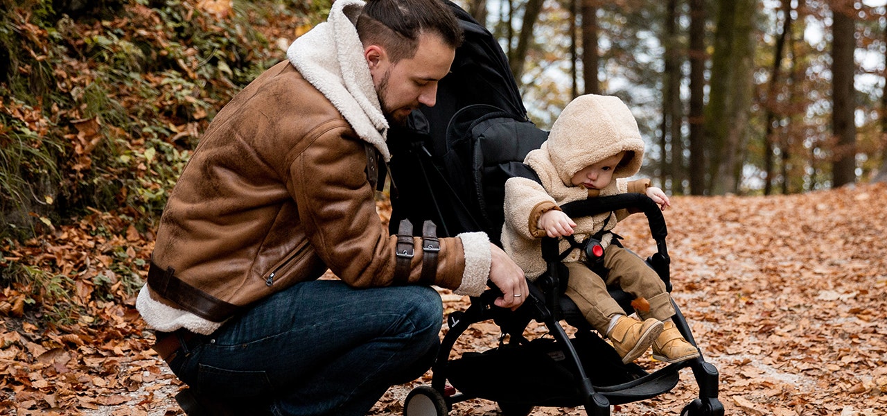 Parents with child in stroller that likely contains flame retardants