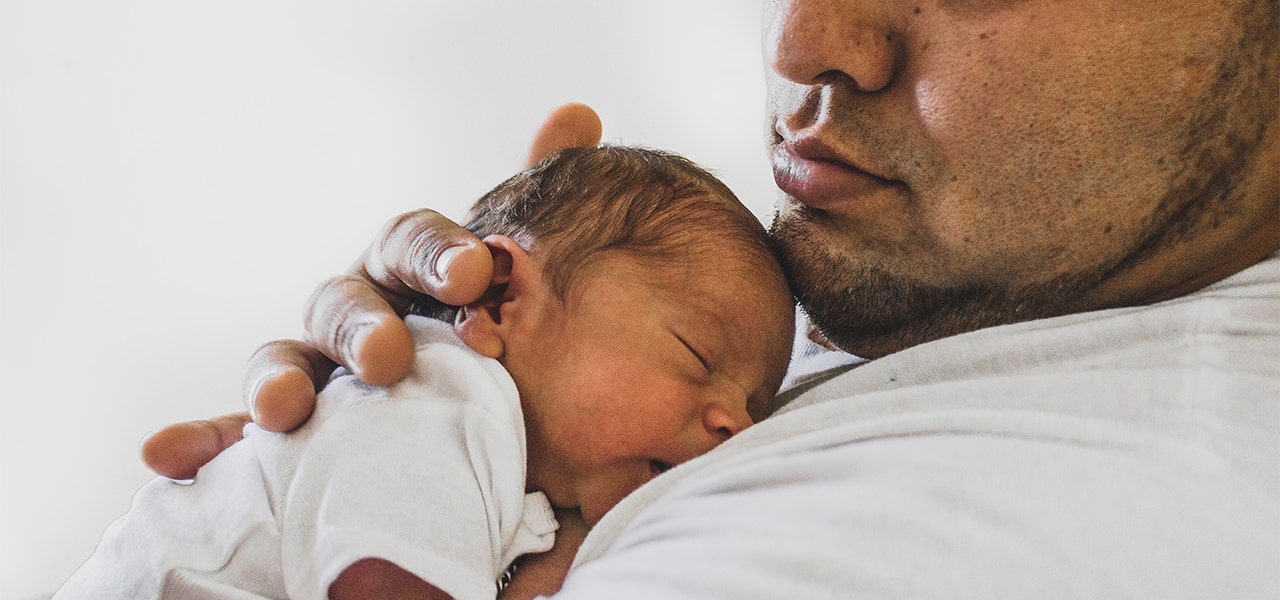Father warming newborn with skin-to-skin time