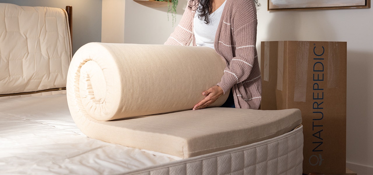 couple unrolling layers of EOS organic mattress