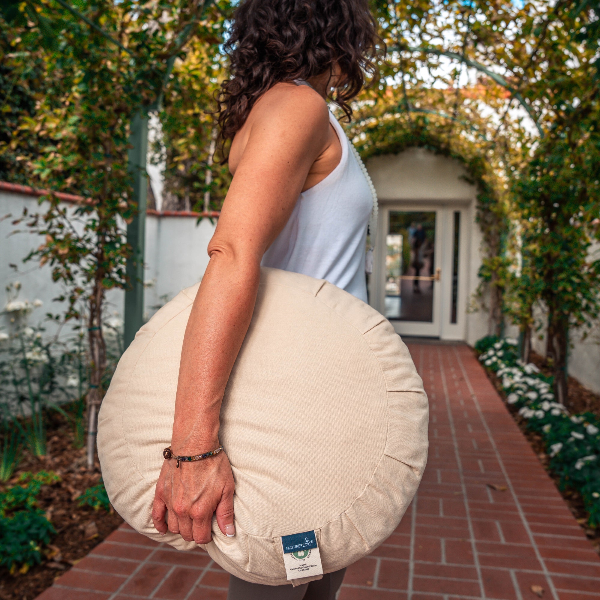 Meditation pillow with handle